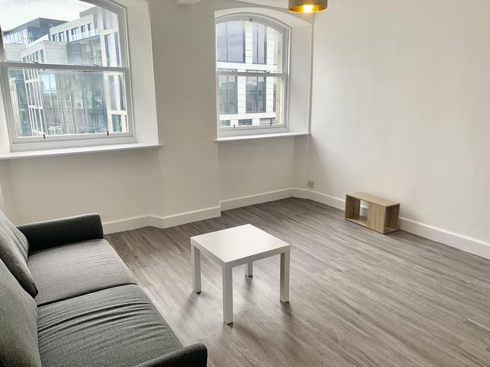 Property photo 1 of 9 Lounge 2