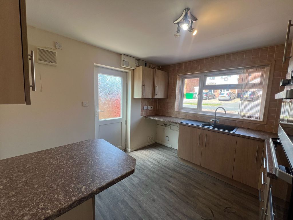 Property photo 2 of 11 Kitchen