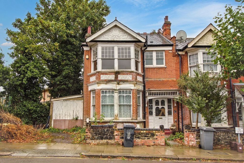Property photo 1 of 16 17 Netherfield Road, London N12 8Dp
