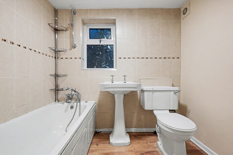 Property photo 3 of 9 Photo 5