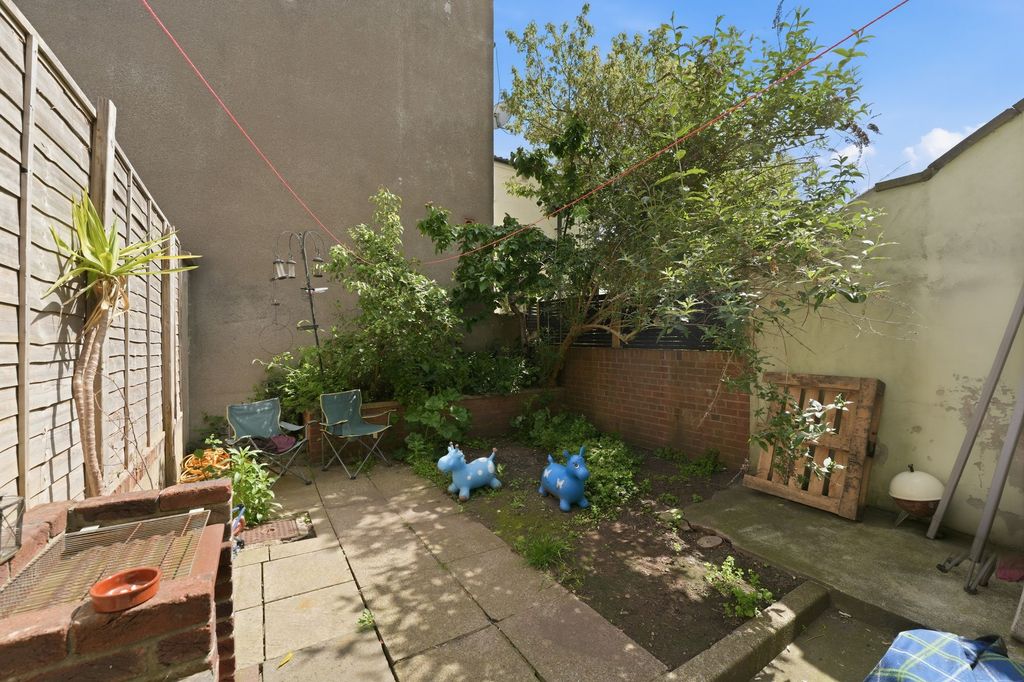 Property photo 2 of 16