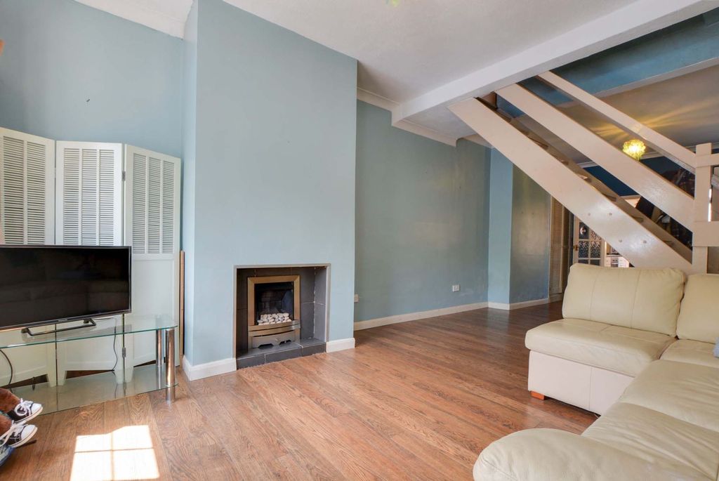 Property photo 2 of 16