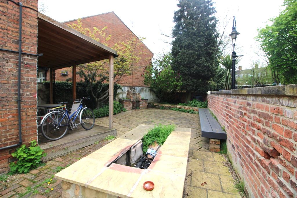 Property photo 2 of 24 Garden Area