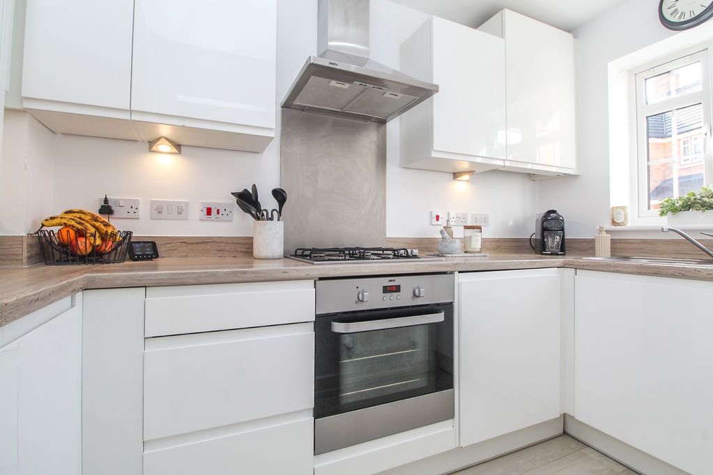 Property photo 3 of 18 Kitchen