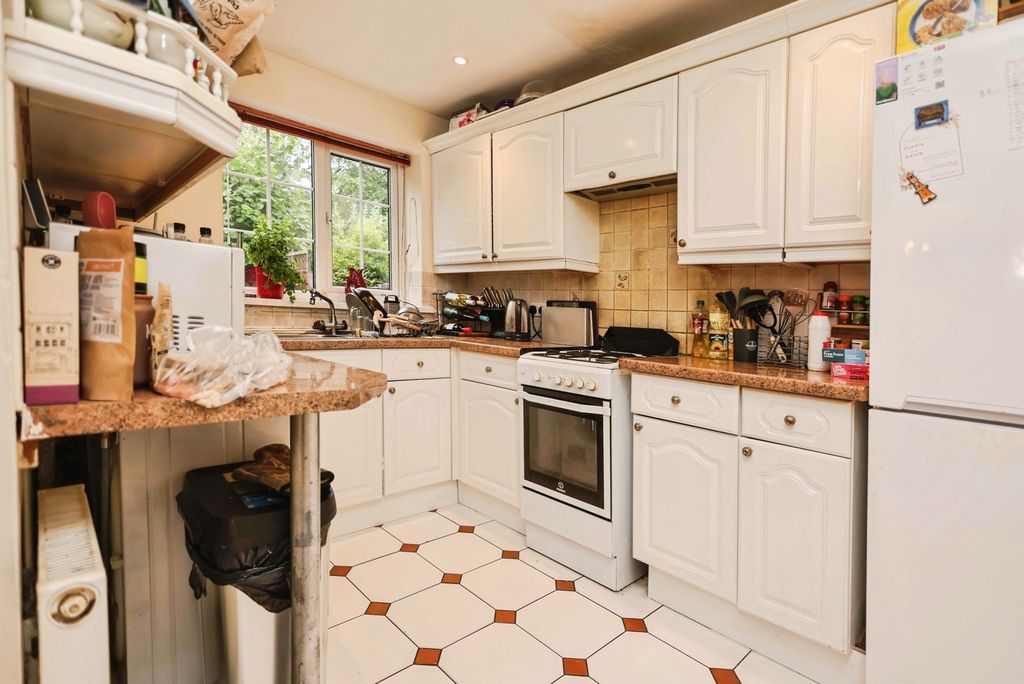 Property photo 3 of 17 Kitchen