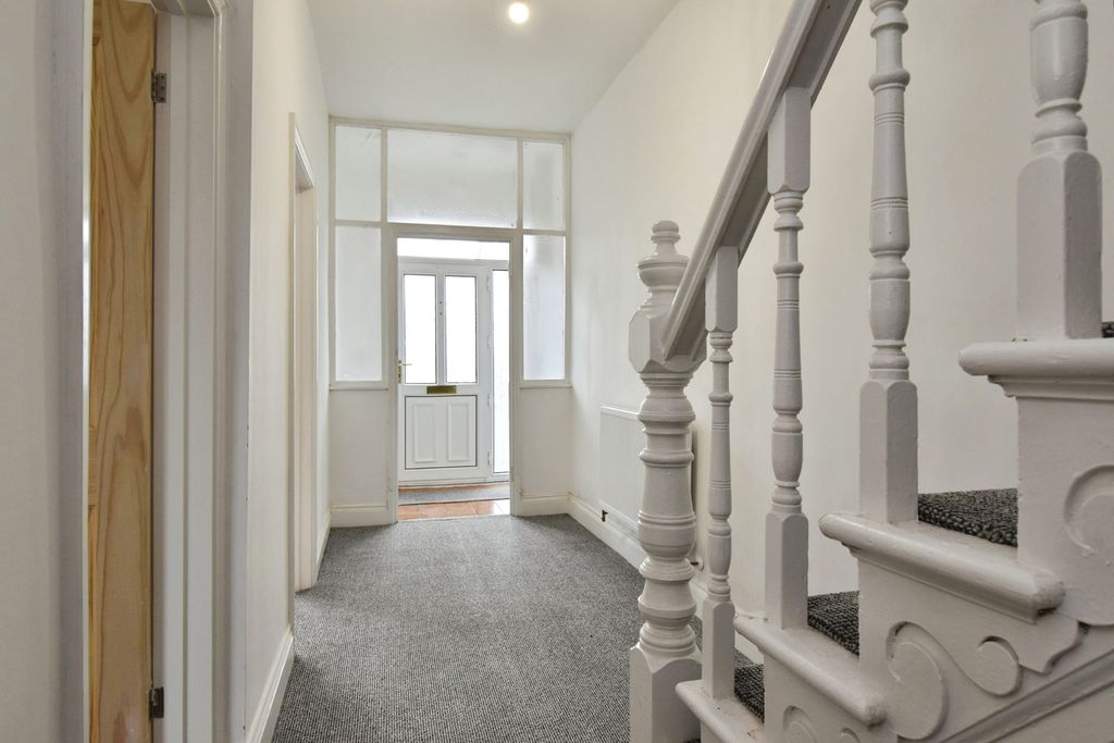 Property photo 3 of 21 Pbox-Img.Jpg