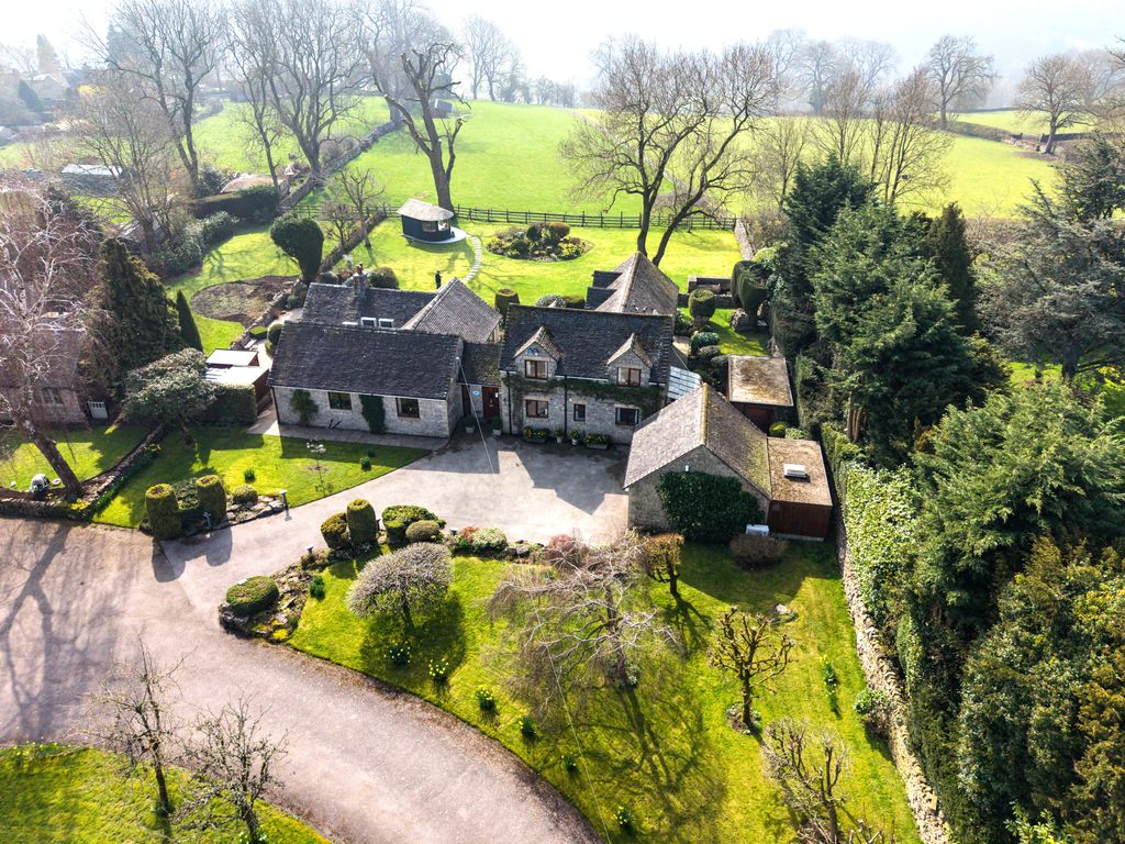 Property photo 2 of 39