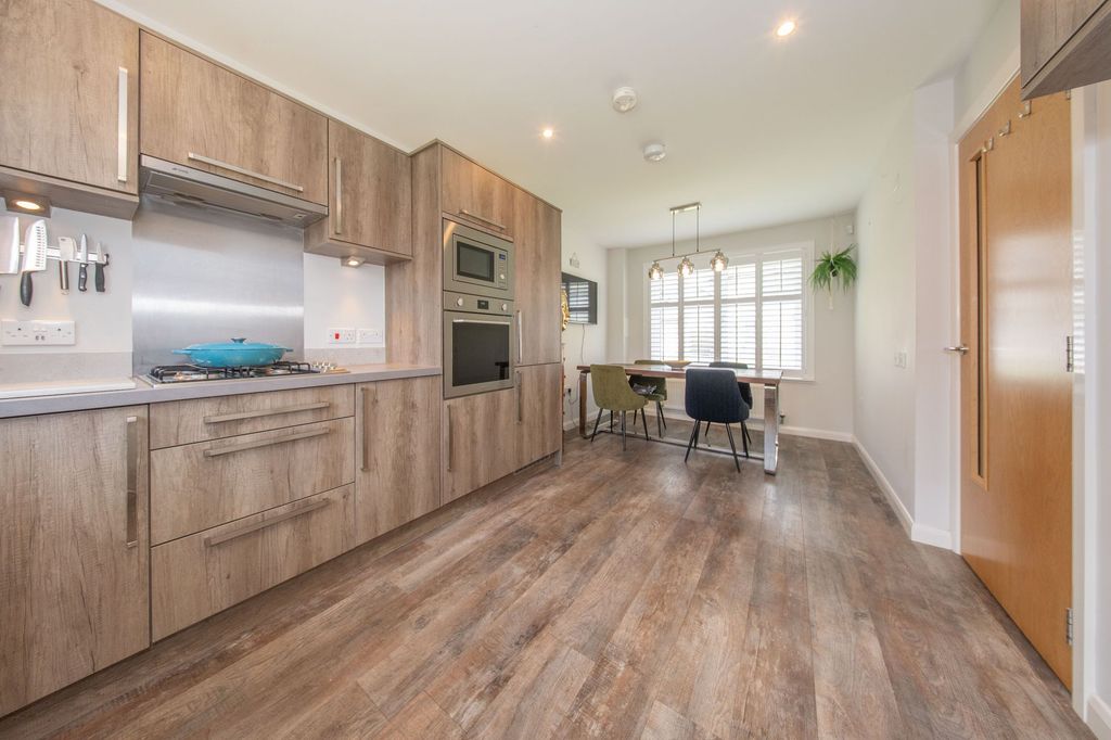 Property photo 2 of 29 Dining Kitchen