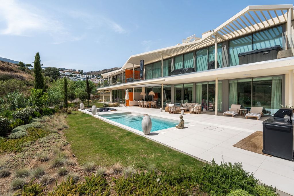 Property photo 2 of 50