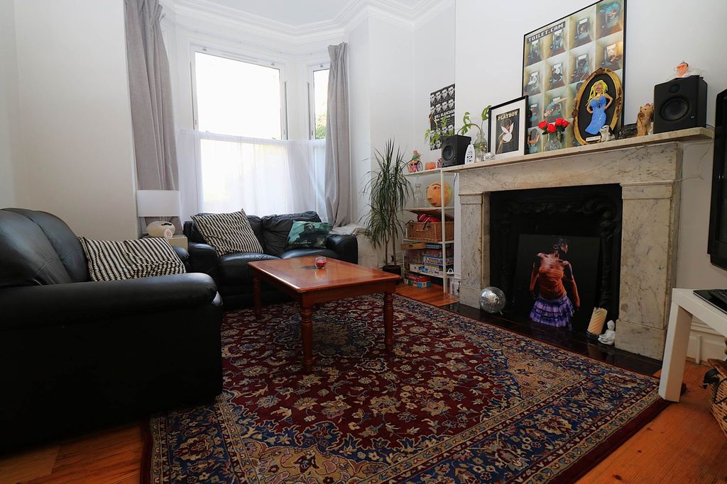 Property photo 3 of 11