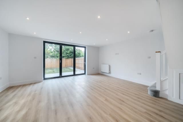 Property photo 2 of 16 Reception Room
