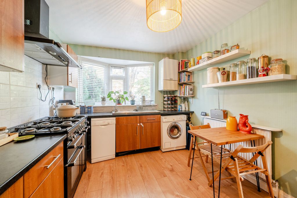 Property photo 3 of 15 1516339-10-6Ab50A...