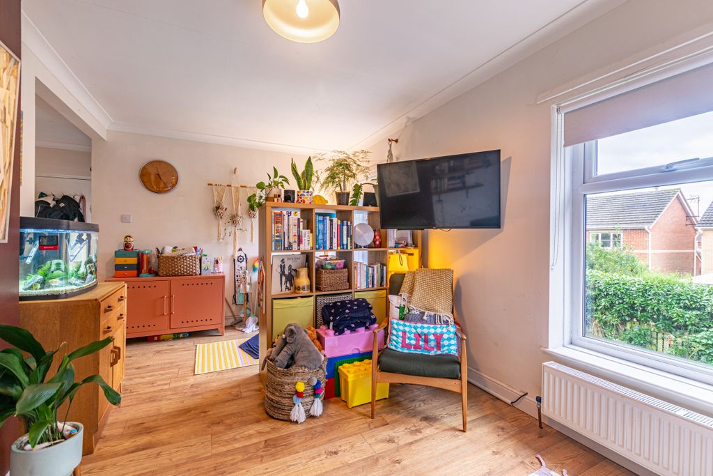 Property photo 3 of 16 Living Space 2