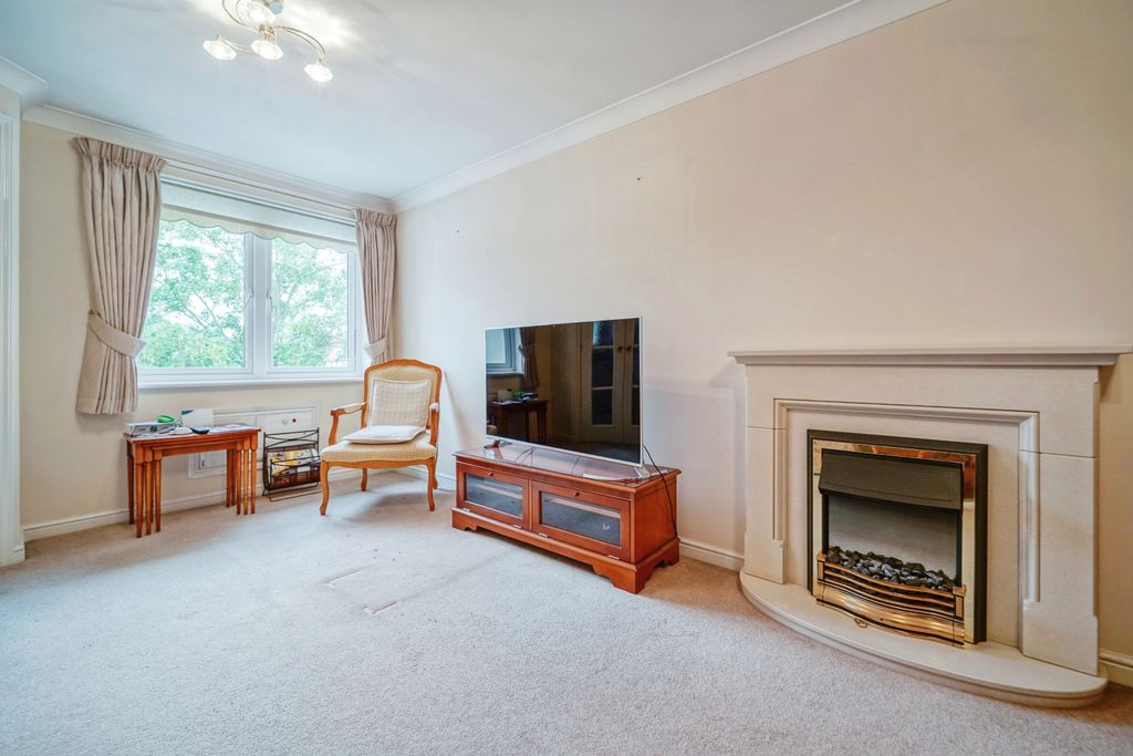 Property photo 2 of 10 Lounge