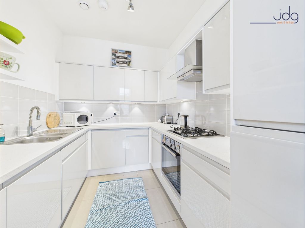 Property photo 2 of 10 Kitchen