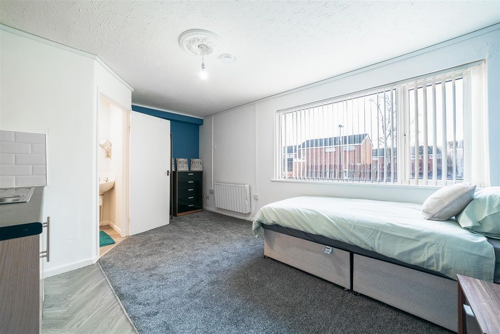 Property photo 3 of 7 Room (2).Jpg