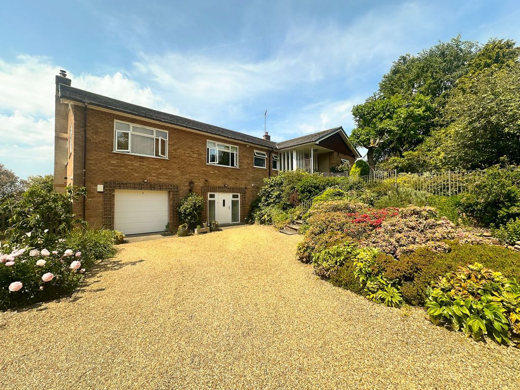 Property photo 1 of 37