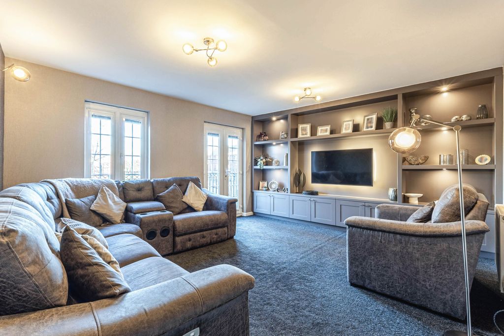 Property photo 3 of 23 Living Room