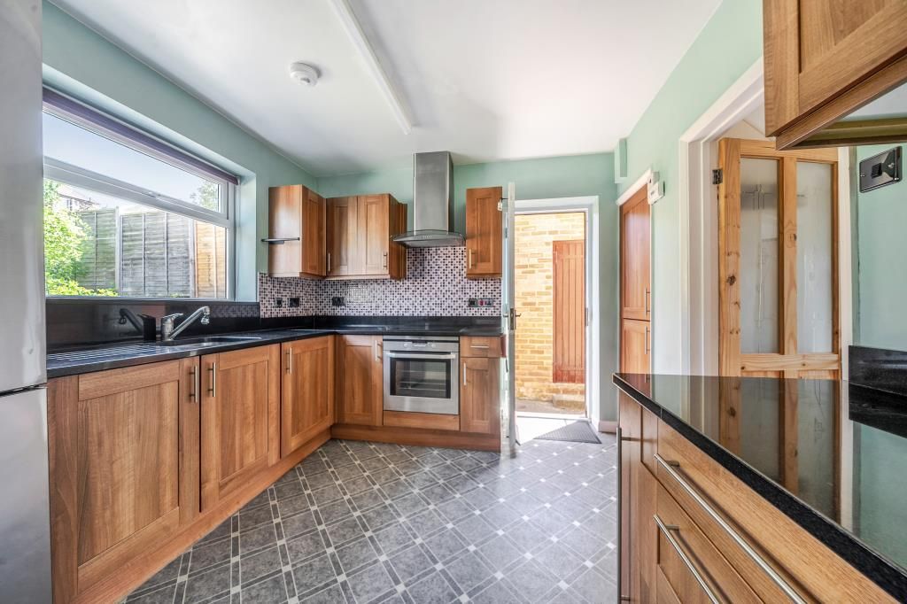 Property photo 3 of 18 Kitchen