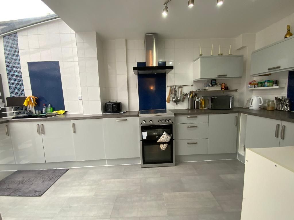 Property photo 2 of 19 Kitchen 14'4 x 7'8