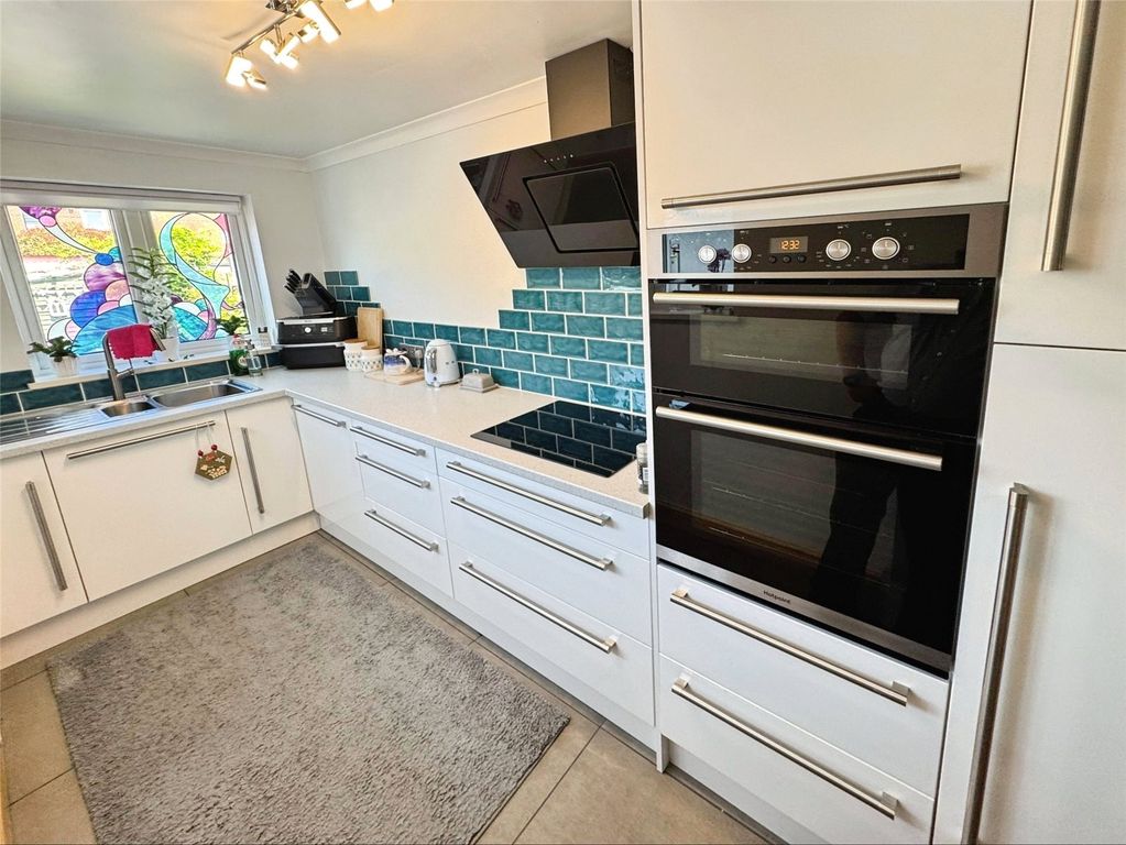 Property photo 3 of 16 Kitchen