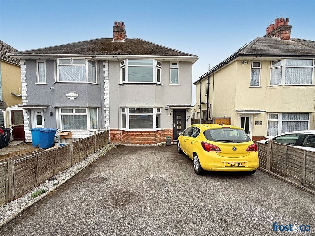 Property photo 1 of 15 Rossmore Road