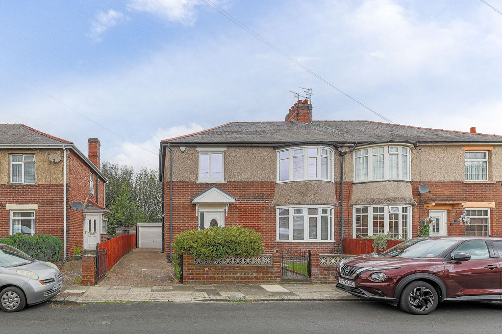 Property photo 1 of 17 External