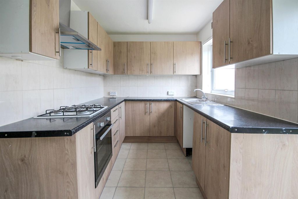 Property photo 3 of 11 Kitchen