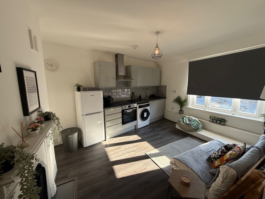 Property photo 3 of 6 Bedroom