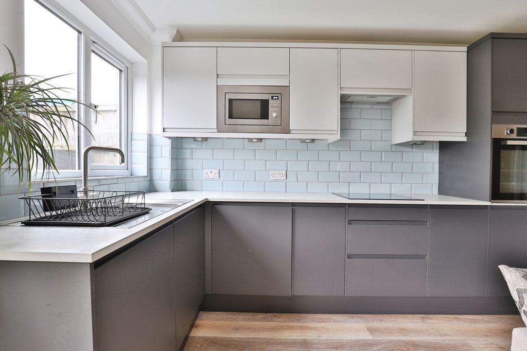 Property photo 2 of 17 Photo