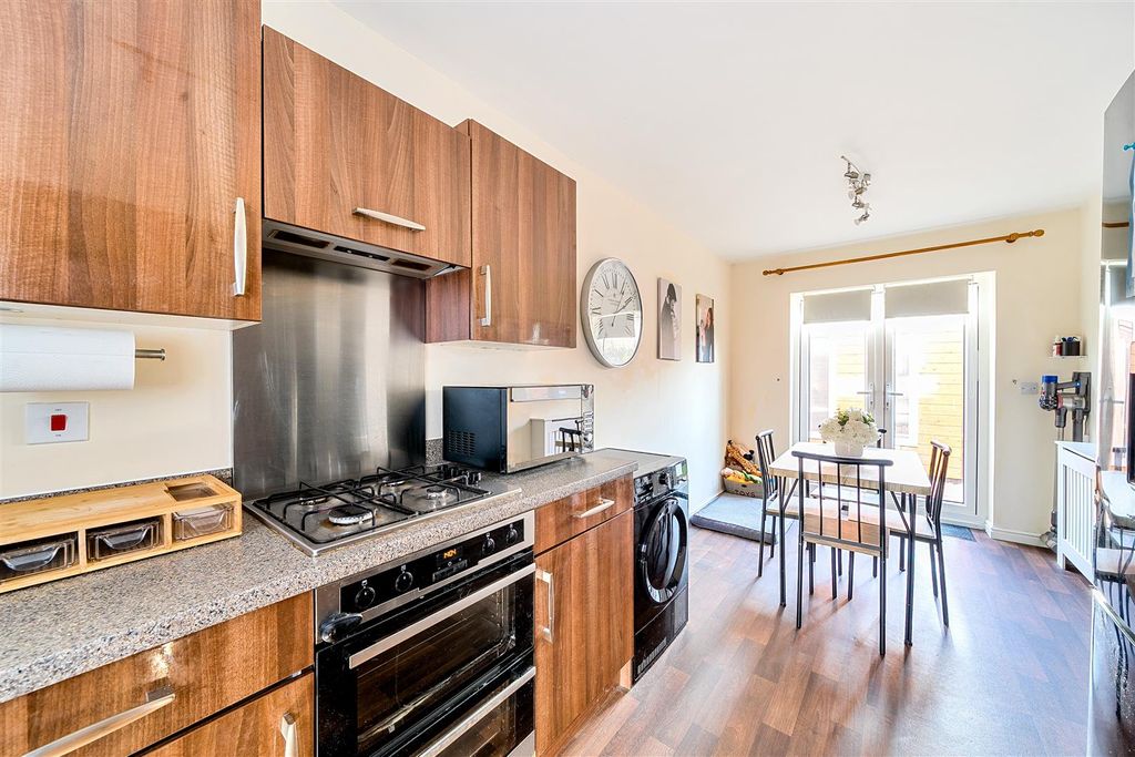 Property photo 3 of 17 Kitchen / Dining Room