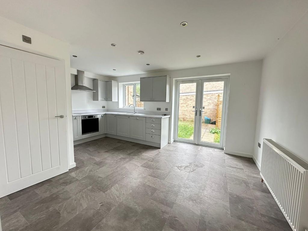 Property photo 2 of 14 Kitchen/Dining Room