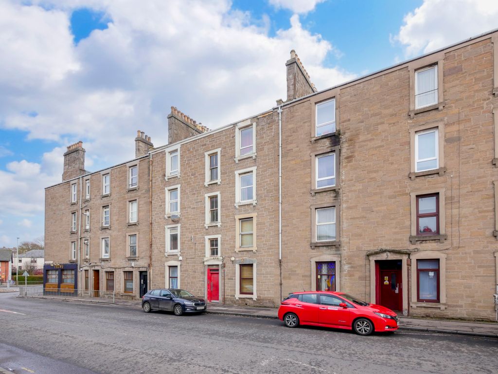 Property photo 1 of 9 Front