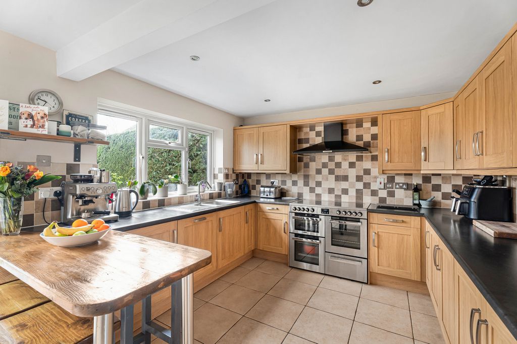 Property photo 2 of 23