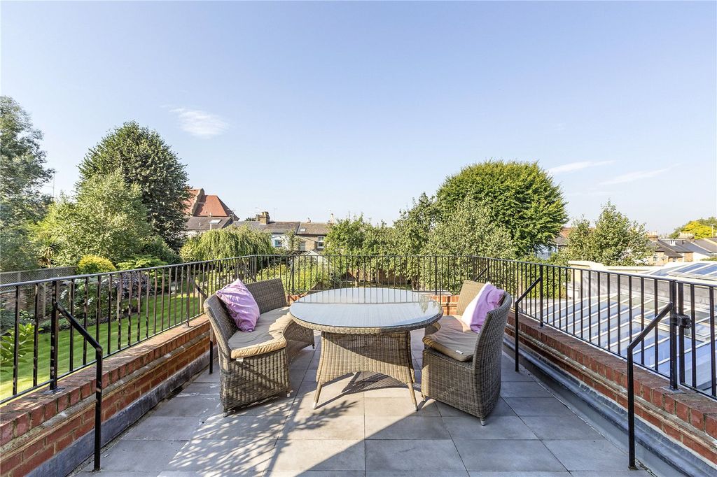 Property photo 3 of 17 Terrace