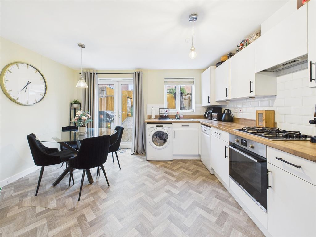 Property photo 2 of 21