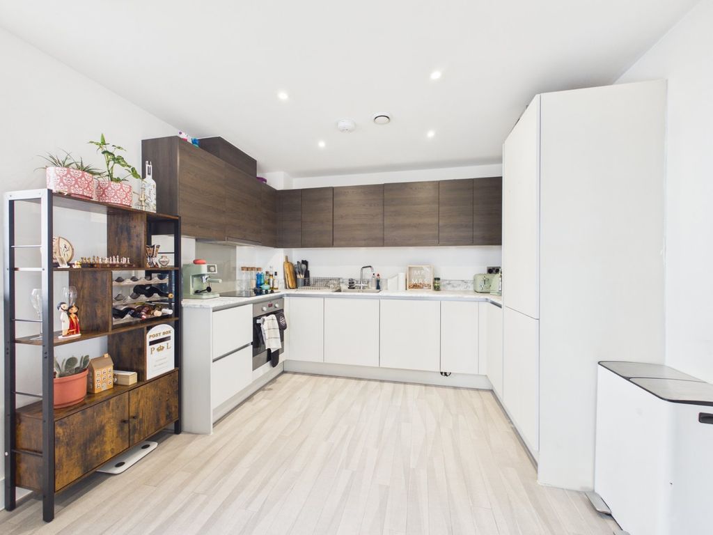 Property photo 3 of 16 Kitchen