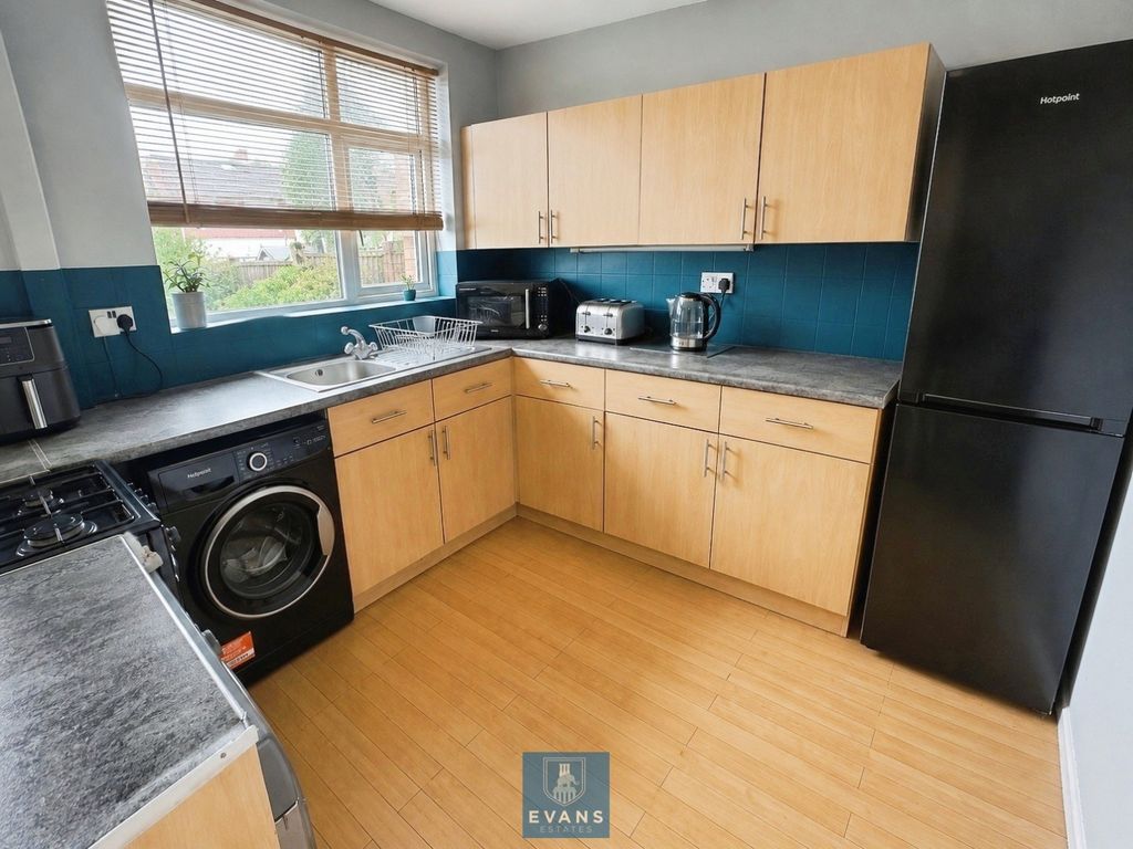 Property photo 2 of 14 Kitchen