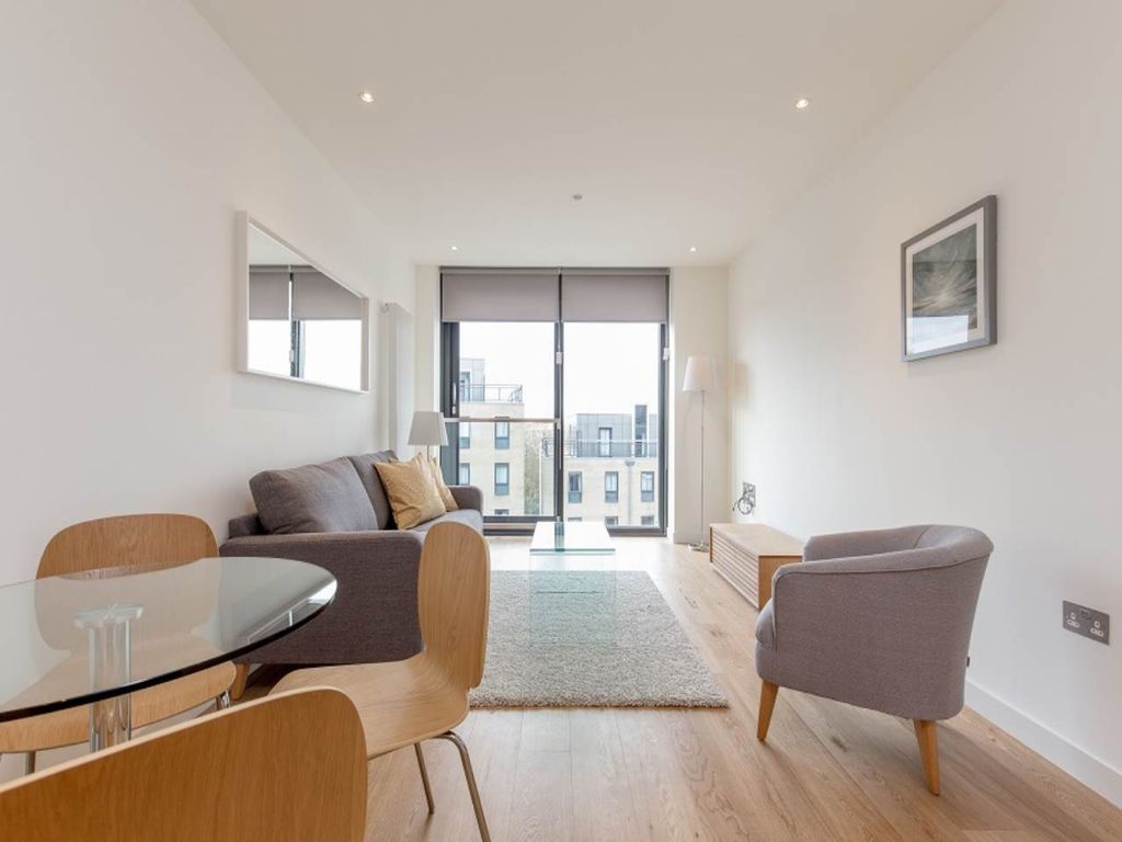 Property photo 2 of 8 Dining Livin