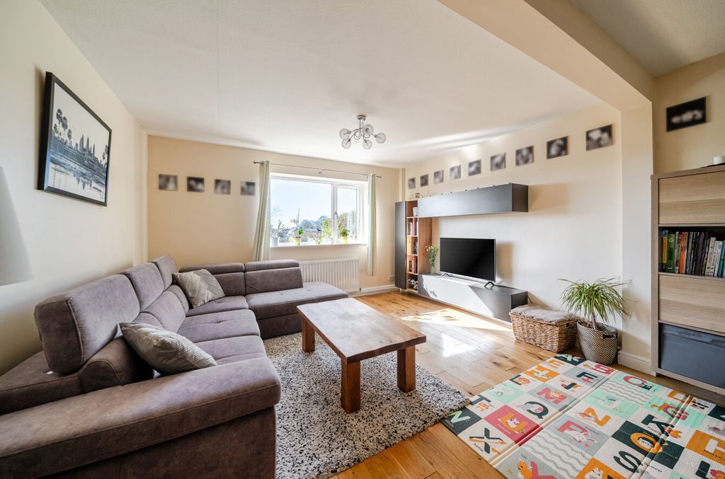 Property photo 2 of 13 1430926-3-69B9790...