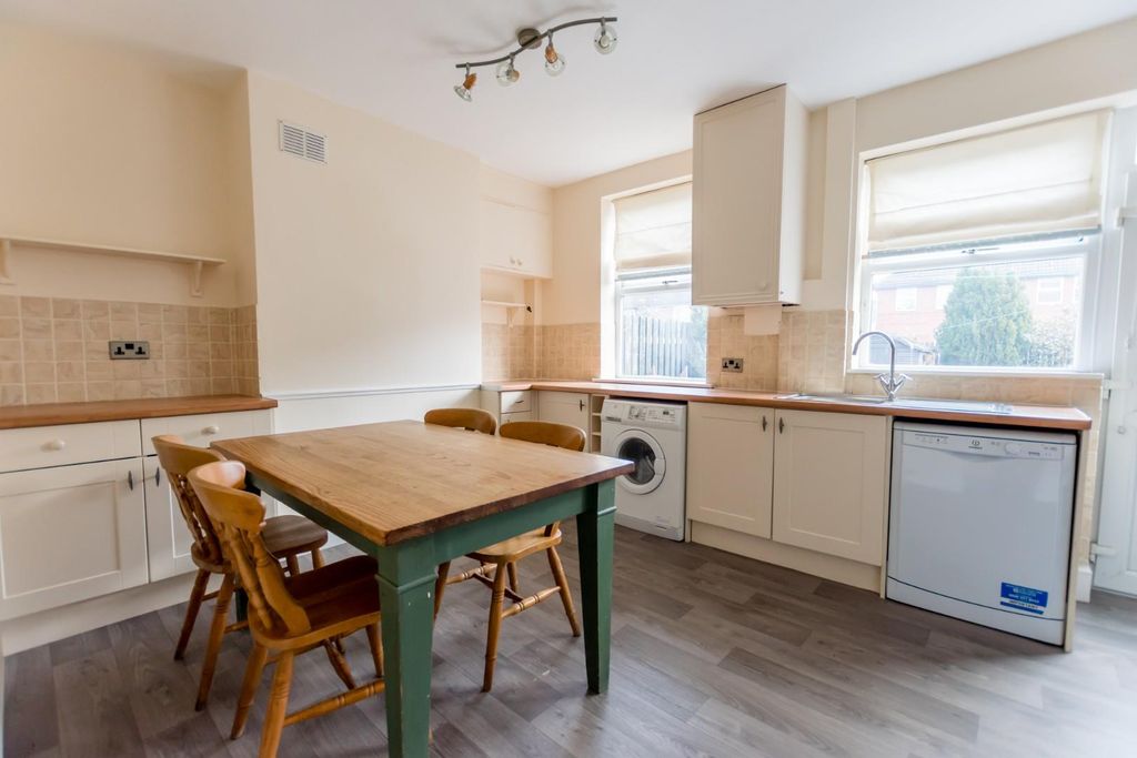 Property photo 2 of 9 Lucas Avenue (86) Kitchen.Jpg
