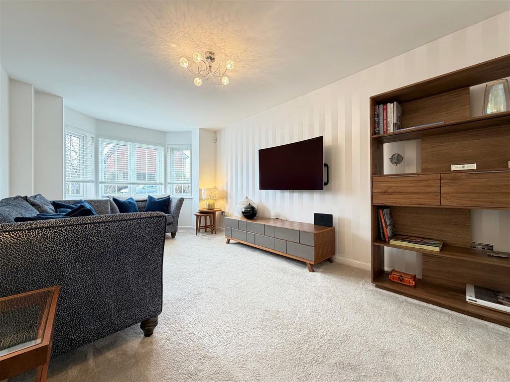 Property photo 2 of 25 Lounge