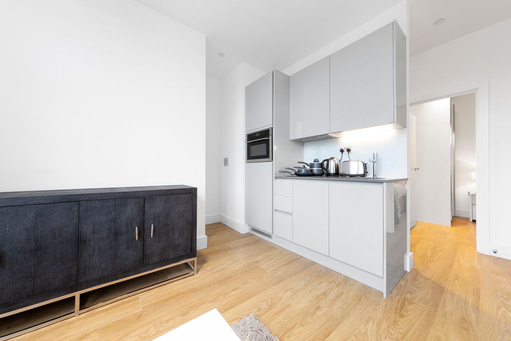 Property photo 3 of 9 Photo 2