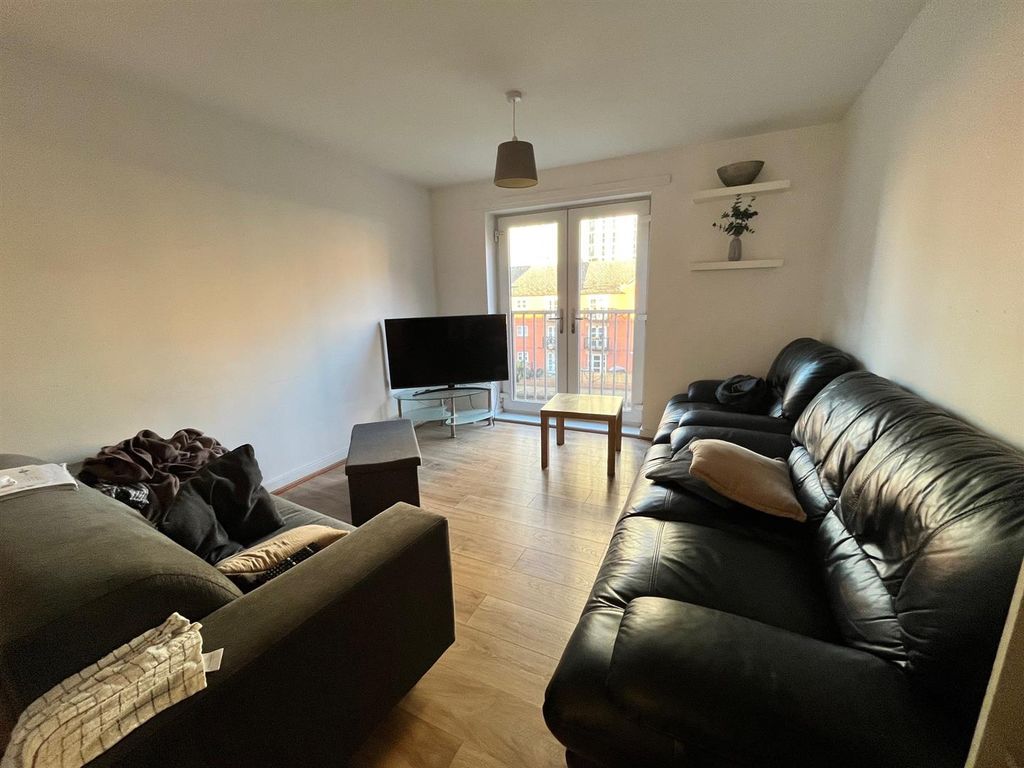 Property photo 2 of 11