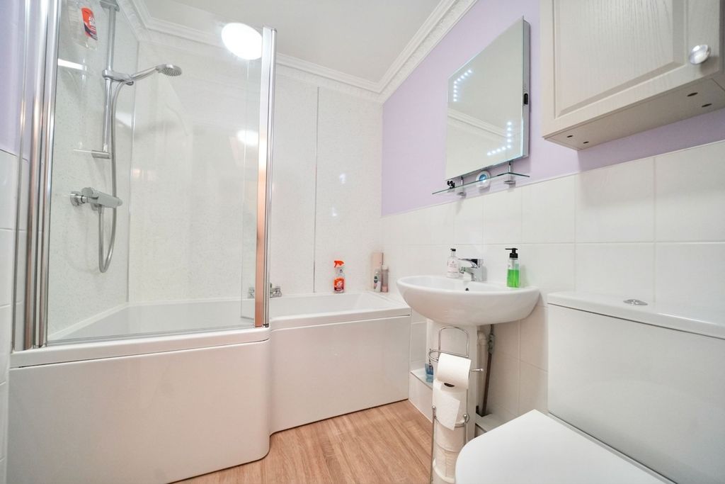 Additional image 16 of 2 bed flat for saleSutherland Court Gardens, Cromer NR27