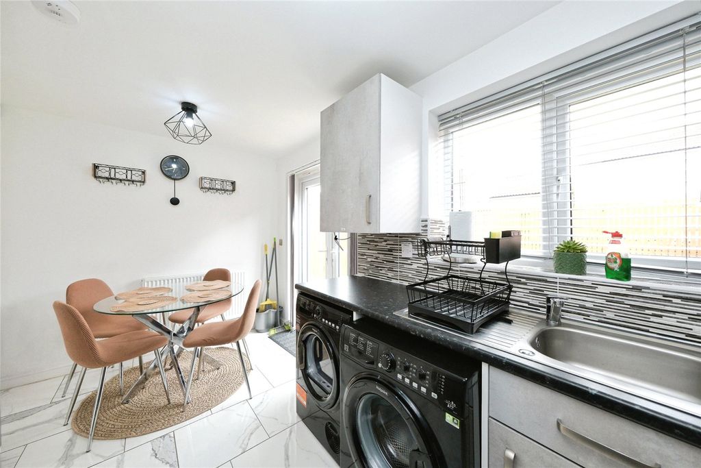 Property photo 3 of 17 Kitchen/Diner