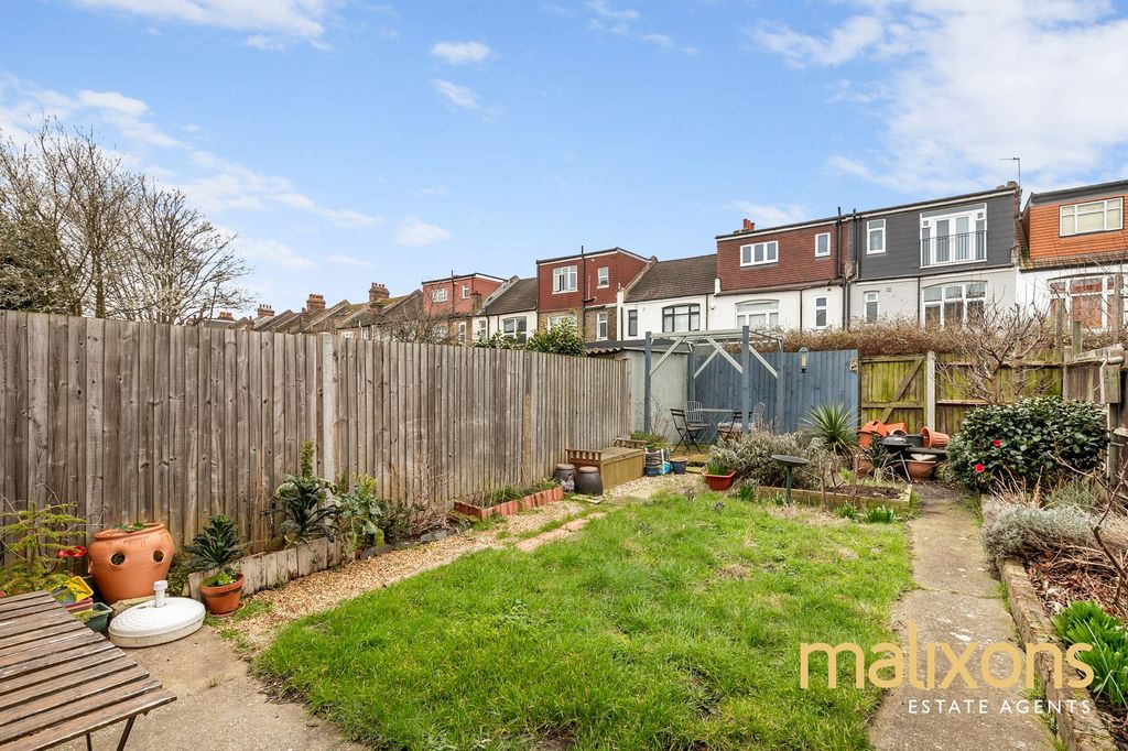 Property photo 3 of 10