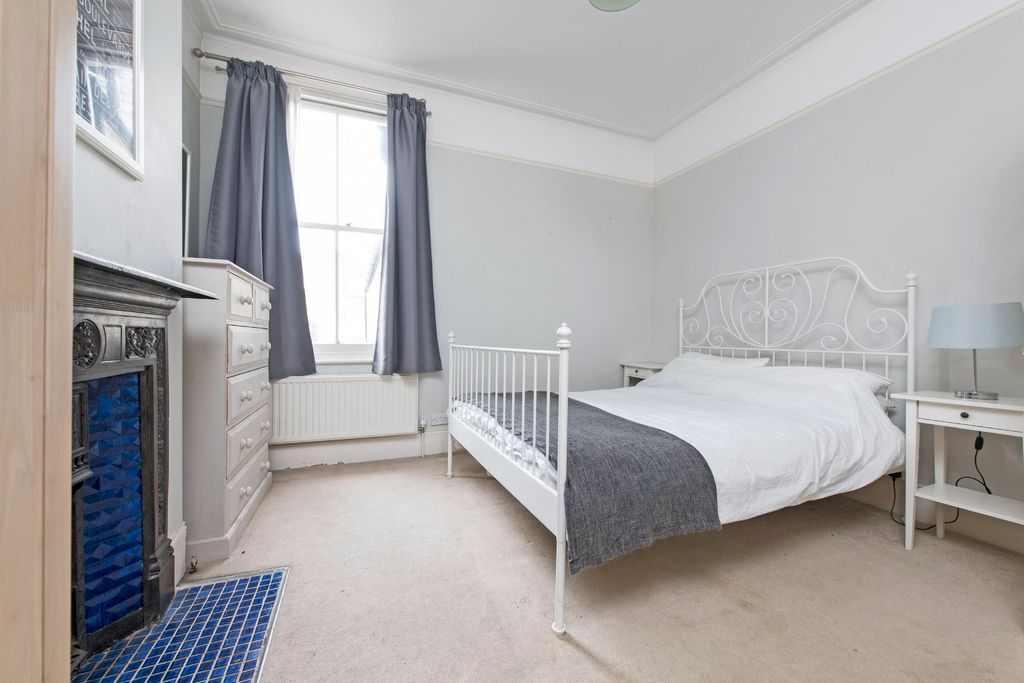 Property photo 3 of 23 Photo 04