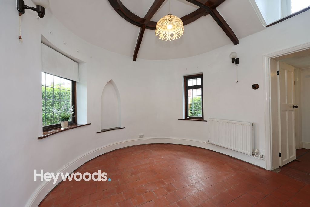 Property photo 3 of 44