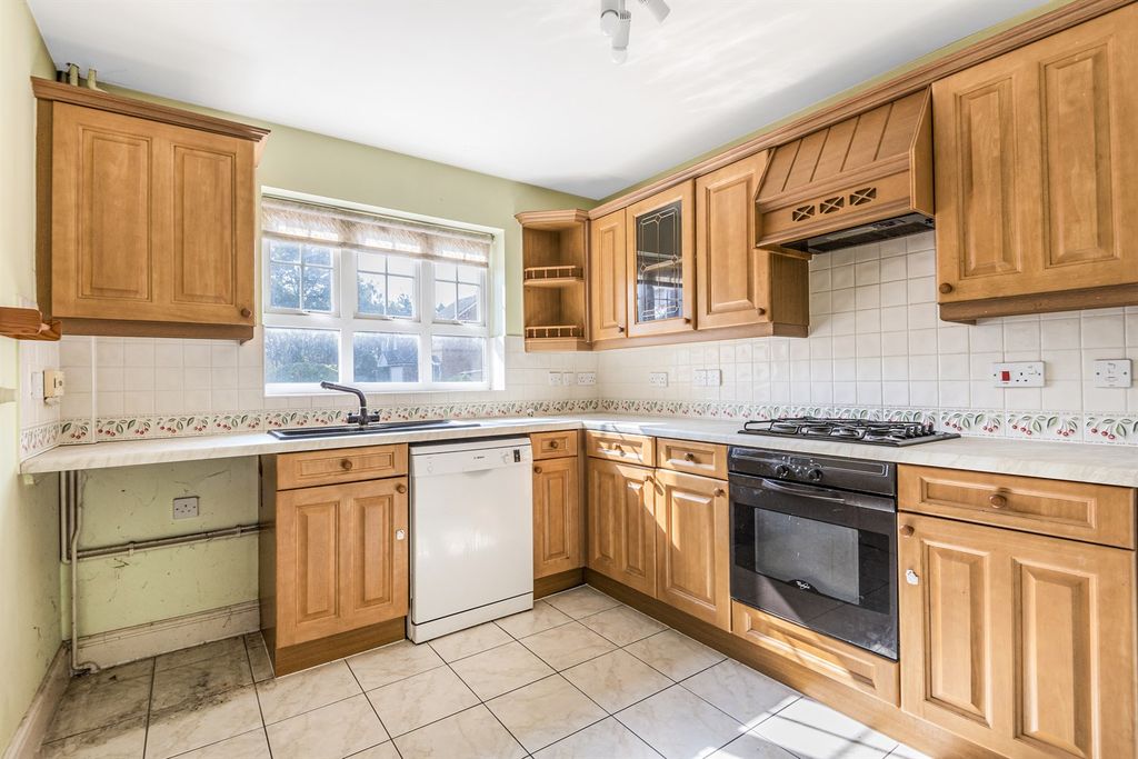 Property photo 2 of 11 Kitchen